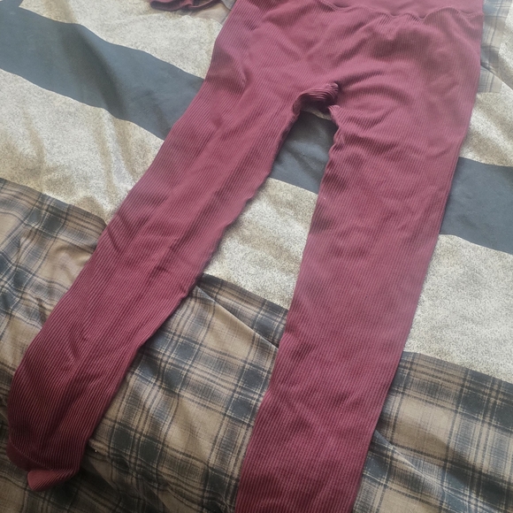 Fabletics Ribbed Maroon Sports Bra - Picture 3 of 3